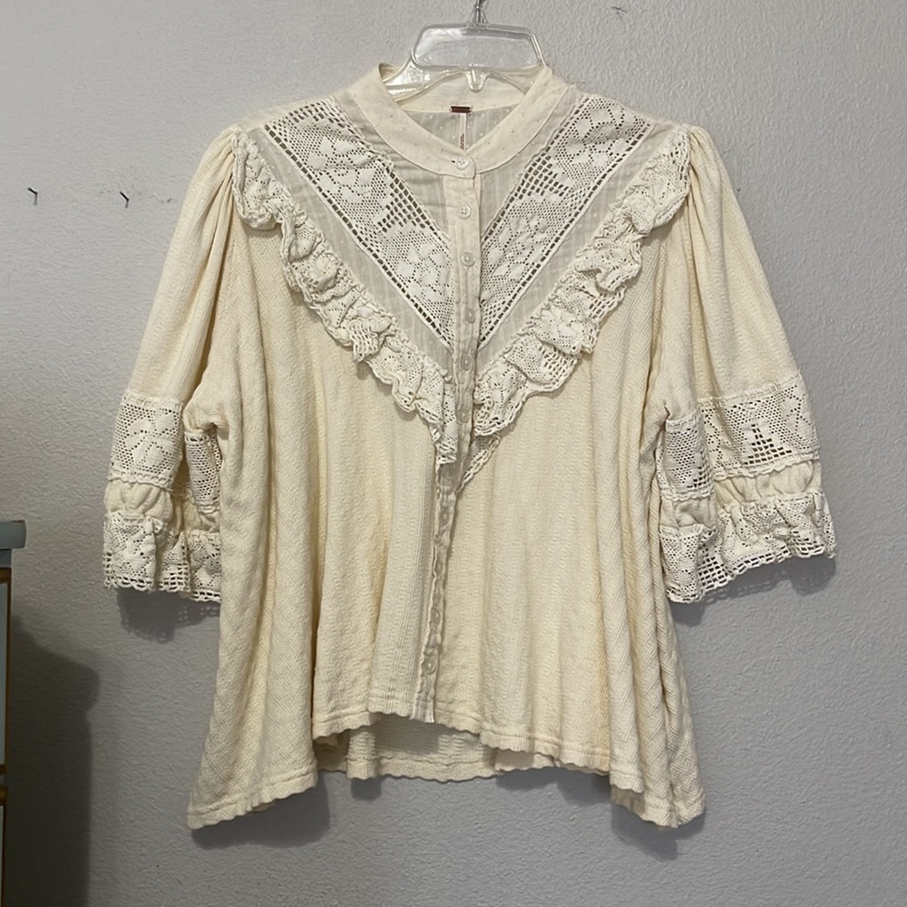 FREE PEOPLE BUTTON DOWN BLOUSE